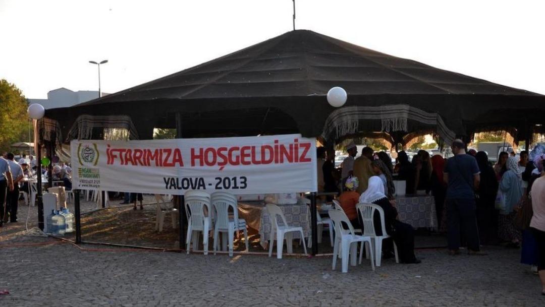 İHH İnsani Yardım Vakfının Iftar Tırı, Yalova'da