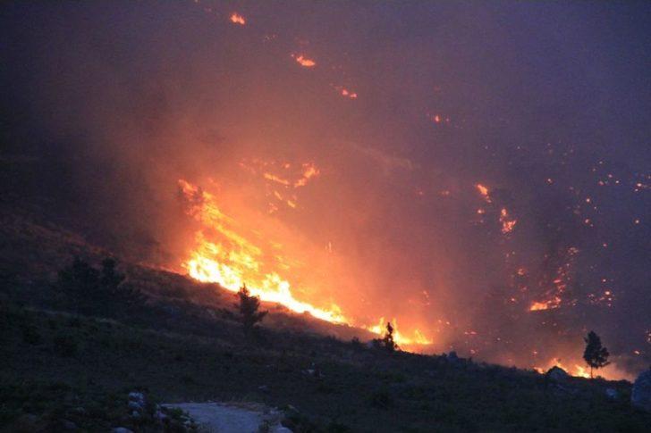 Gülnar'daki Orman Yangını Devam Ediyor G3