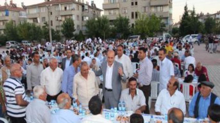Elazığ'da 900 Kişi Aynı Anda Iftarını A&ccedil;tı