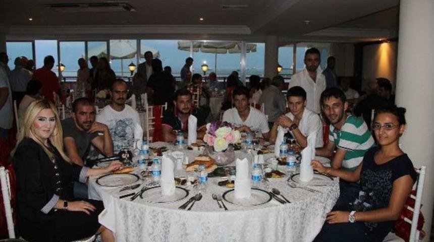 Gazeteciler İftarda Bir Araya Geldi