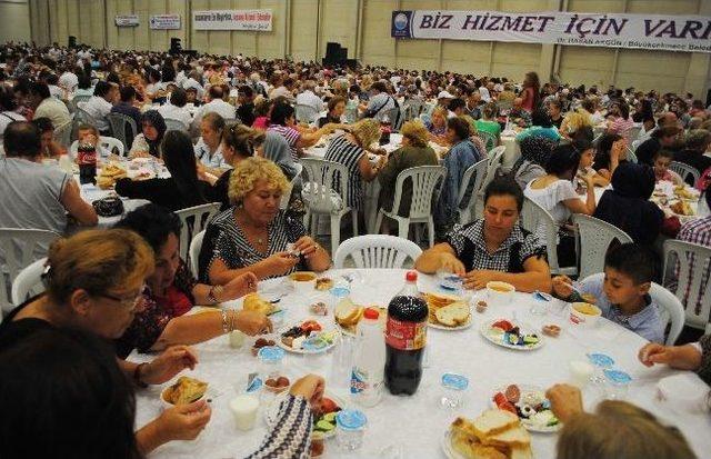 15 Bin Kişi Tüyap’ta İftar Açtı