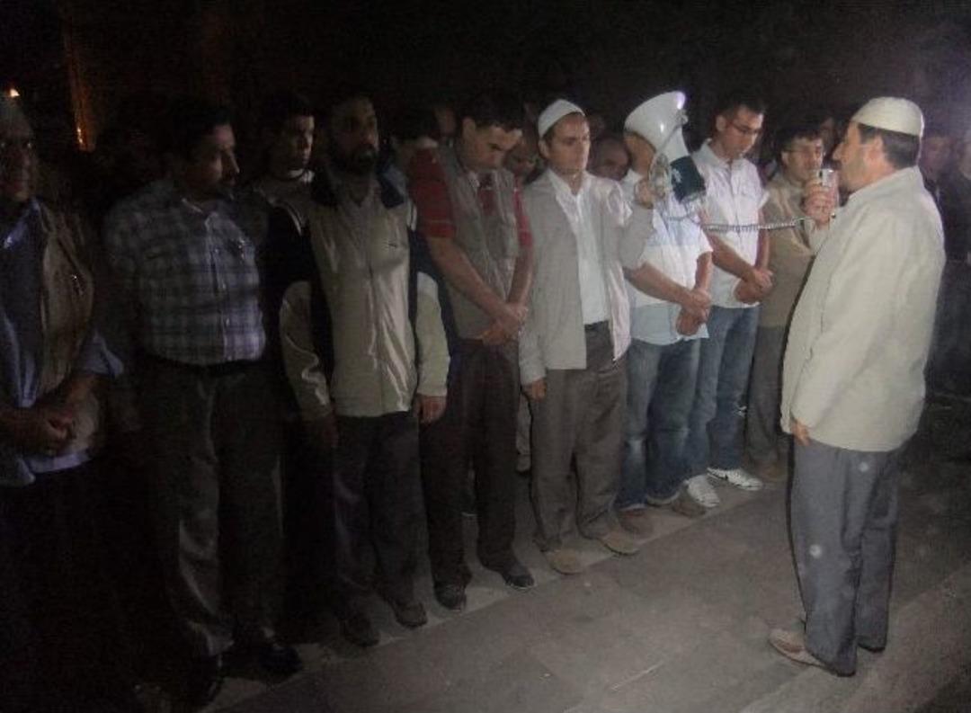 Mısır'da &Ouml;lenler İ&ccedil;in K&uuml;tahya'da Gıyabi Cenaze Namazı Kılındı