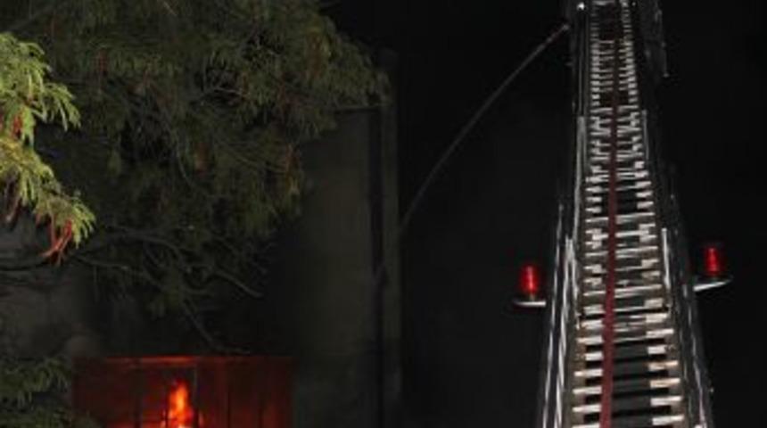 Kartal'da Fabrika Yangını