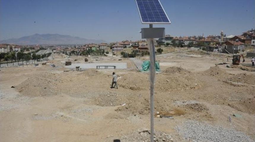 Karaman'da Parklar G&uuml;neş Enerjisiyle Aydınlatılacak