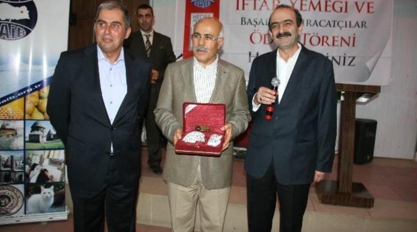 Daib'tan Başarılı Iğdırlı İhracat&ccedil;ılara Plaket