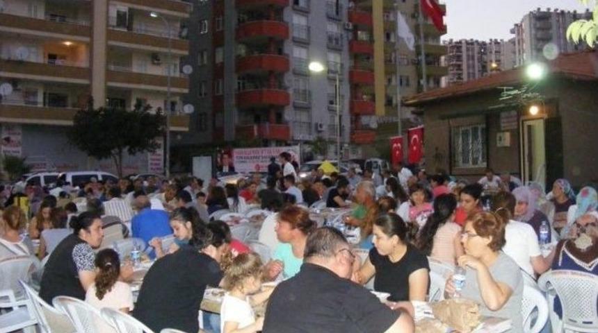 Mhp &Ccedil;ukurova İl&ccedil;e Teşkilatı Halka İftar Verdi