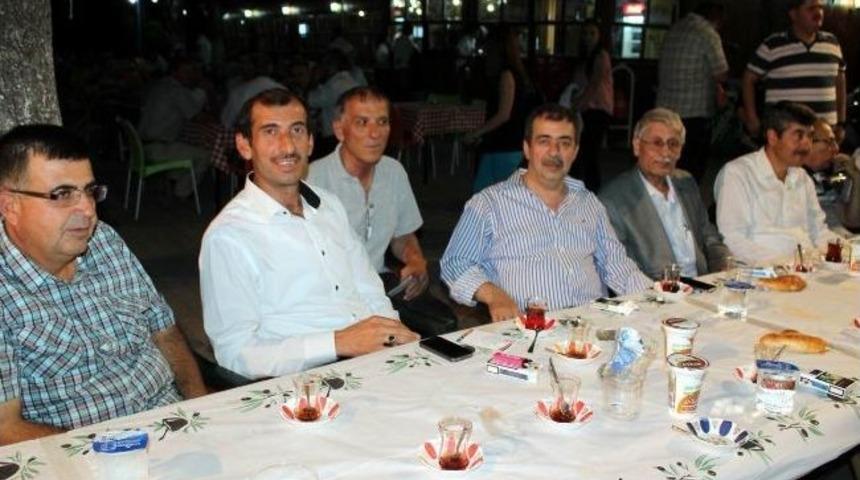 Balıkesir'de Ak Parti'den Geniş Katılımlı İftar Yemeği