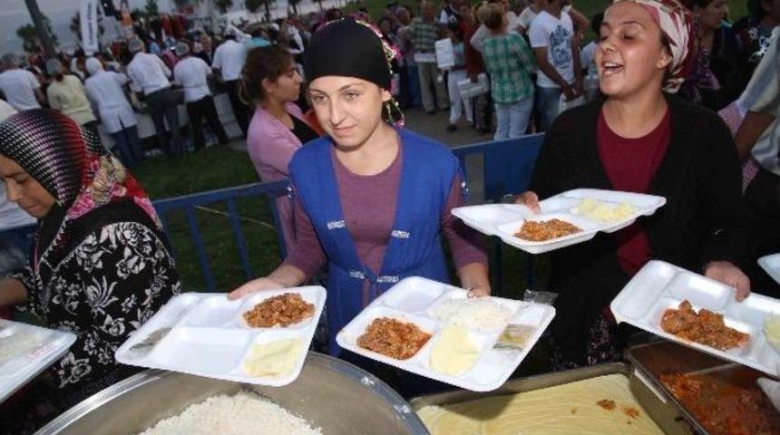 Romanlar Sekapark'ta İftar A&ccedil;tı