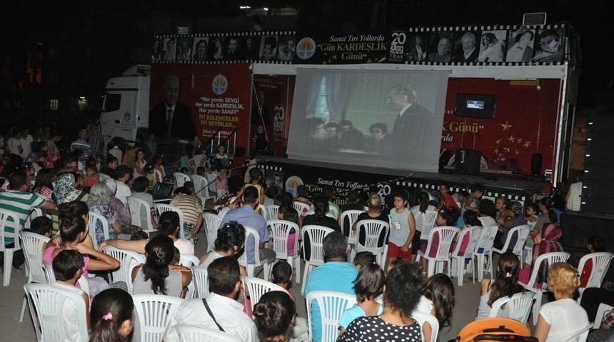 &Ccedil;ocuklar Sevindi, B&uuml;y&uuml;kler Eğlendi