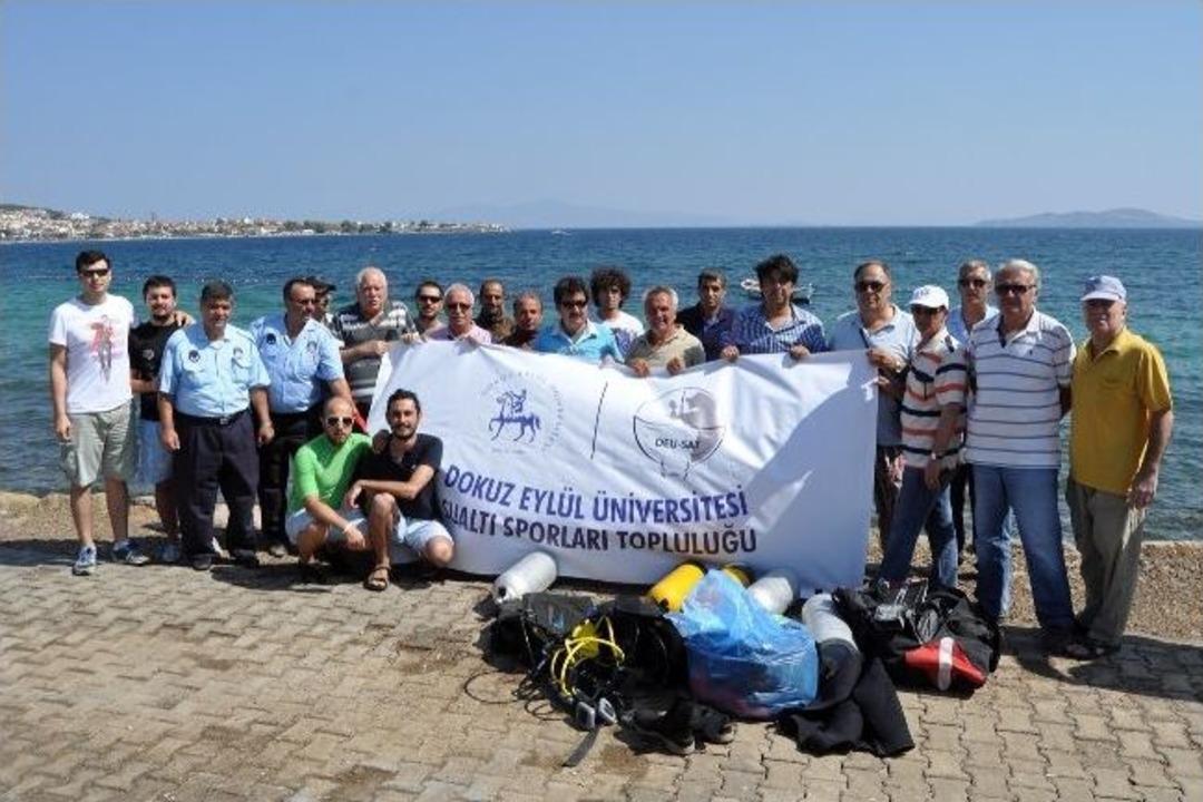 Turistik Yeni Fo&ccedil;a Beldesinde Deniz Temizliği