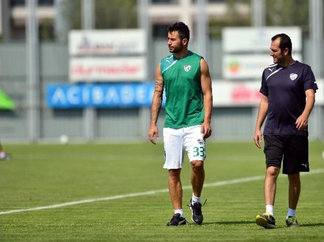 Bursaspor&rsquo;da Ozan İpek&rsquo;in Sakatlığı S&uuml;r&uuml;yor