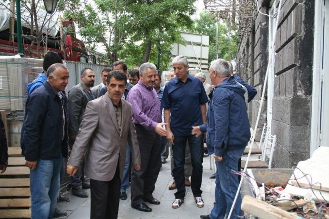 Modern Belediye Hizmet Binası&rsquo;nda &Ccedil;alışmalar Hızla Devam Ediyor