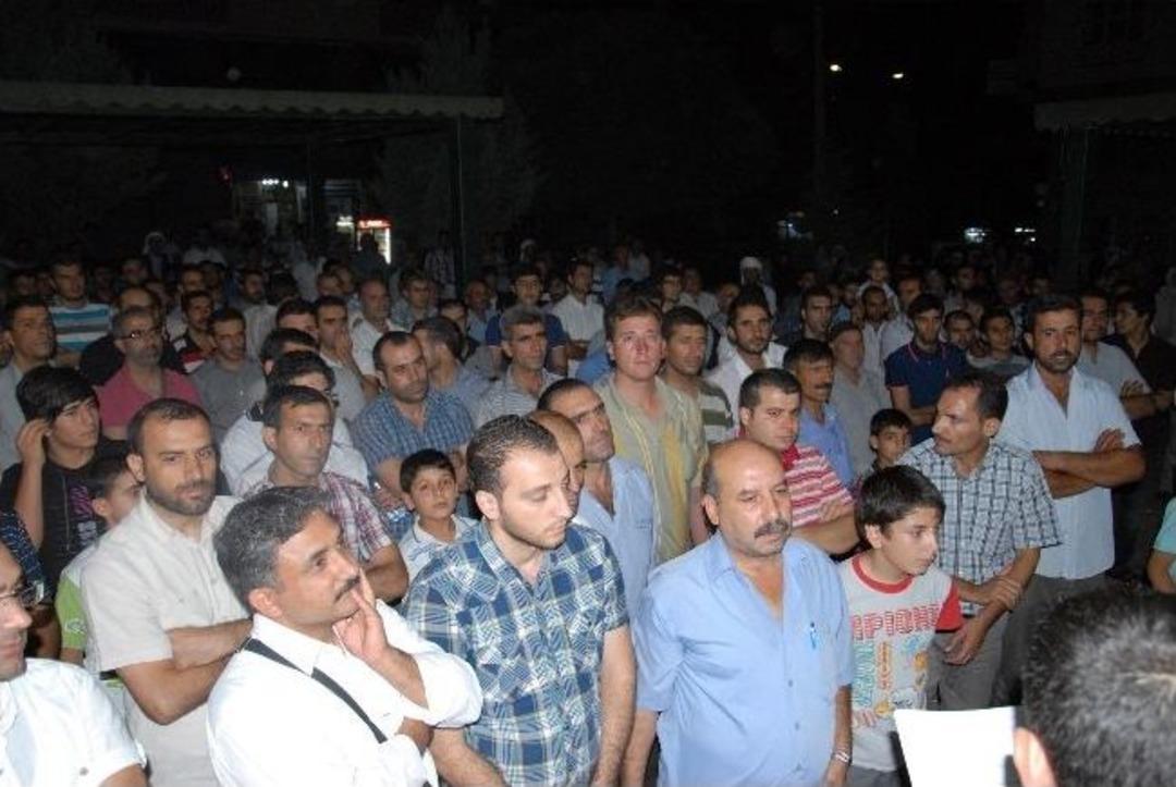 Mısırda Hayatını Kaybedenler İ&ccedil;in Gıyabı Namaz Kılındı