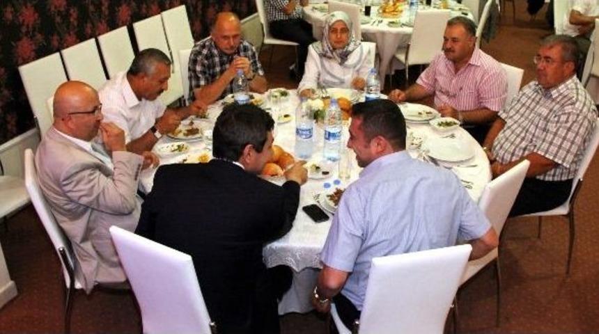 Ak Parti Afyonkarahisar Merkez İl&ccedil;e Başkanlığı İftarda Buluştu