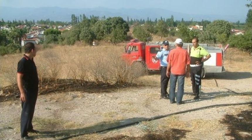 Burhaniye&rsquo;deki Ot Yangını Korkuttu