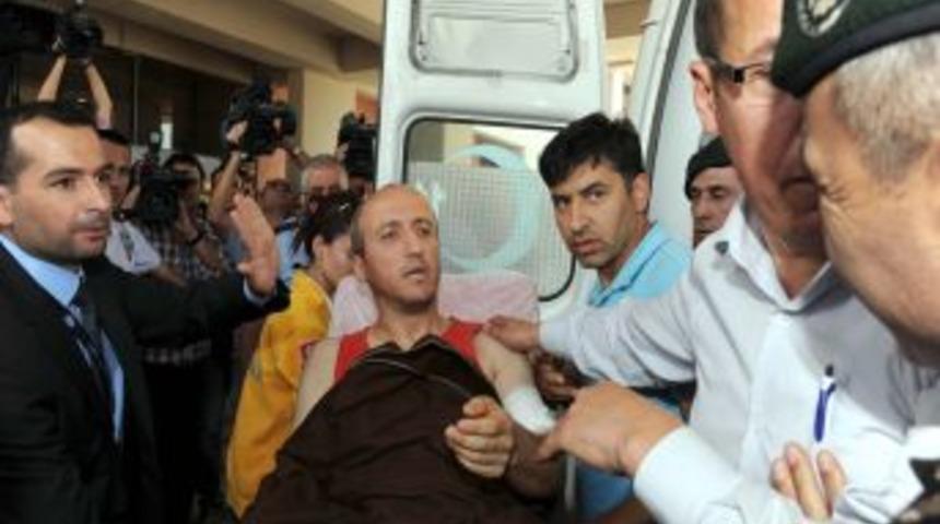 Biri Ağır 4 Yaralı Polis Hastaneye Getirildi