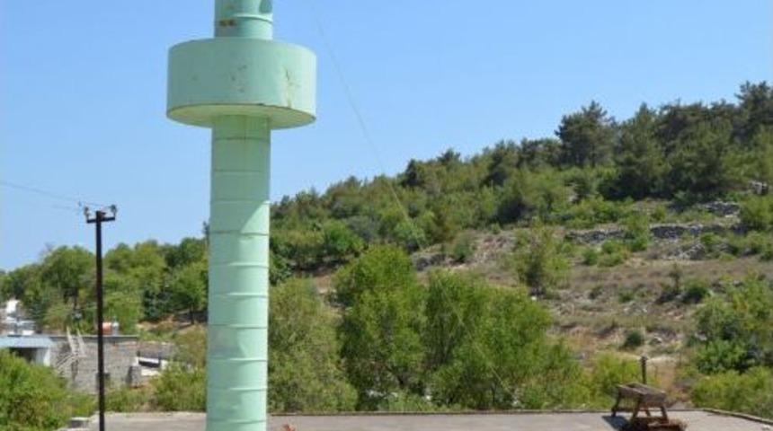 Mazot Varilinden Yapılan Cami Minaresi Dikkat &Ccedil;ekiyor