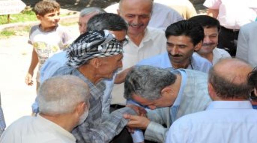 Arın&ccedil;, Annesi Ve Ge&ccedil;mişleri I&ccedil;in Mevlit Okuttu