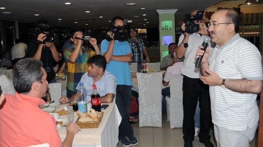 Başkan G&uuml;mr&uuml;k&ccedil;&uuml;oğlu Trabzon Basını İle İftarda Buluştu