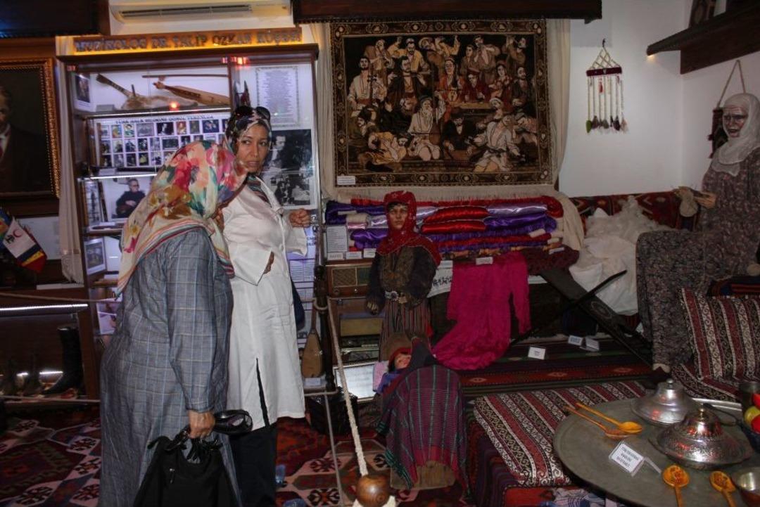 Turistler, Y&ouml;r&uuml;k-T&uuml;rkmen Hayatını 10 Asırlık Eşyaları G&ouml;rerek Tanıyor