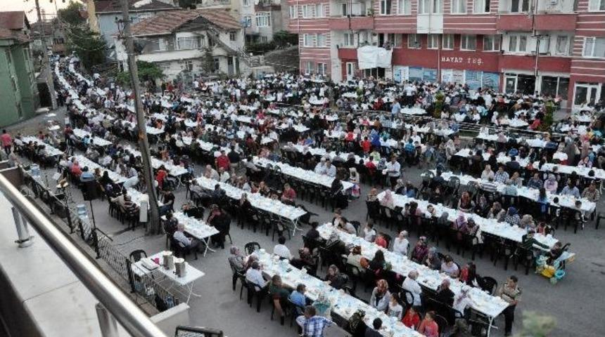 Ereğli&rsquo;de 2 Bin Mahalleli Sokakta Birlikte İftar Yaptı