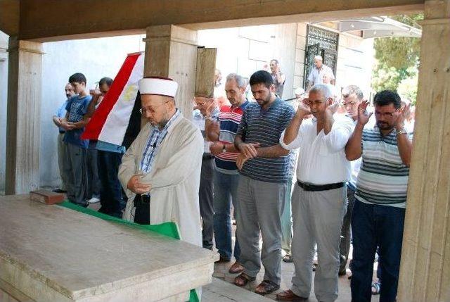 Mısır’da Ölenler İçin Gıyabi Cenaze Namazı Kılındı