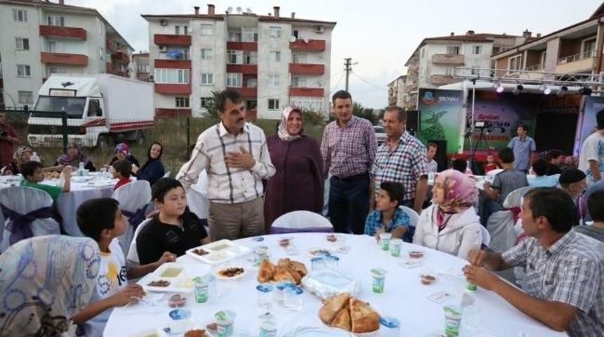 Serdivan Bah&ccedil;elievler Mahallesinde İftar Sofraları Kuruldu