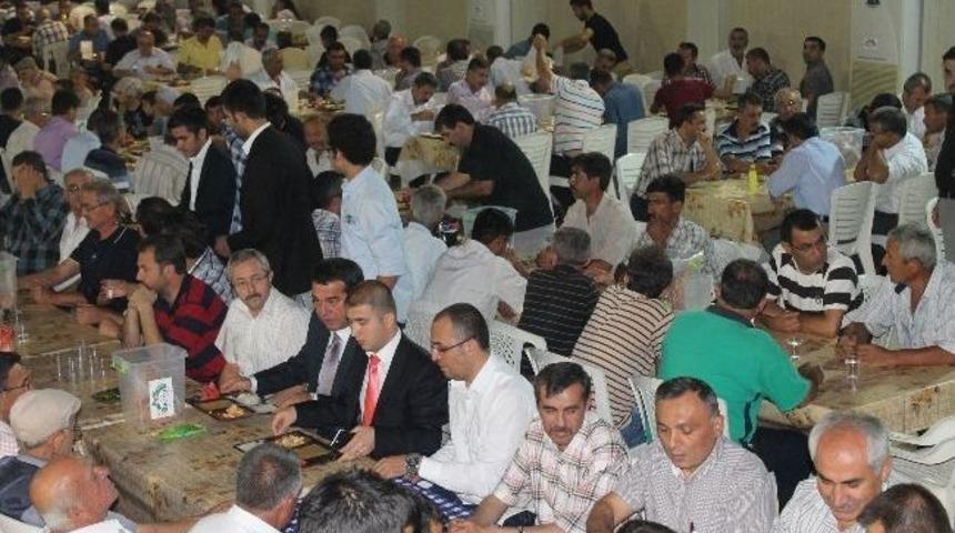 Ülkü Ocaklarından İftar Yemeği