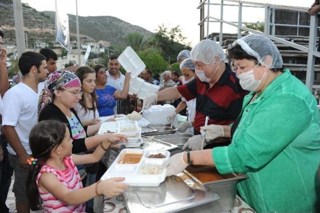 Başkan Akaydın&rsquo;dan Finikeye İftar Ziyareti