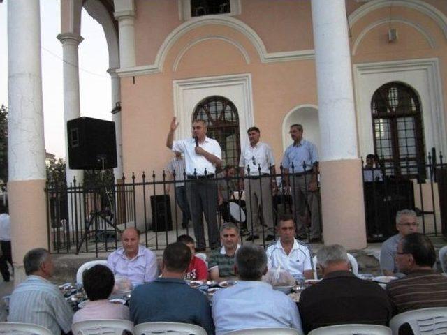 Ödemiş’te Küçük Cami Cemaati Ve Lozan Meydanı Esnafından Bin Kişiye İftar