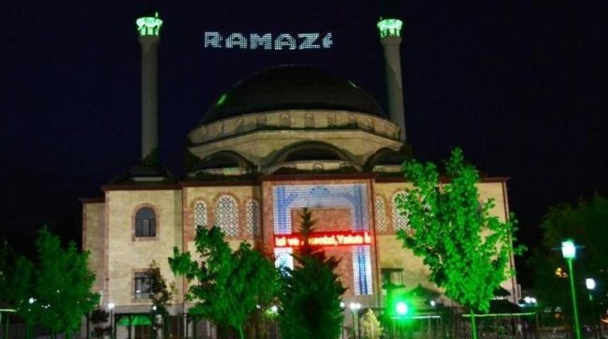 Kırıkkale'de Camiler Mahyalarına Kavuştu