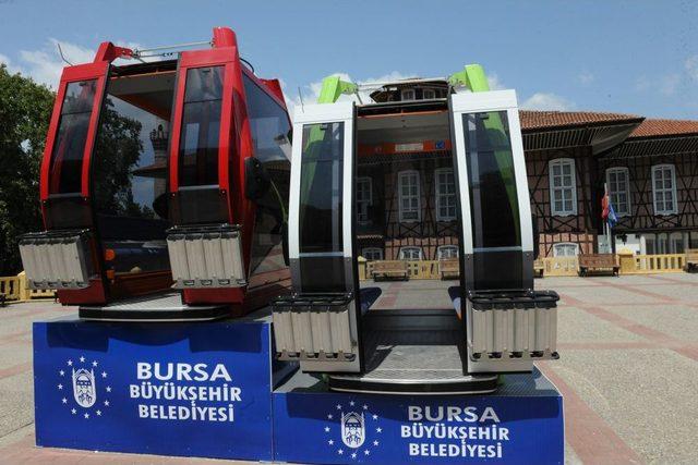 Teleferiğin Yeni Kabinleri Meydanda Görücüye Çıktı