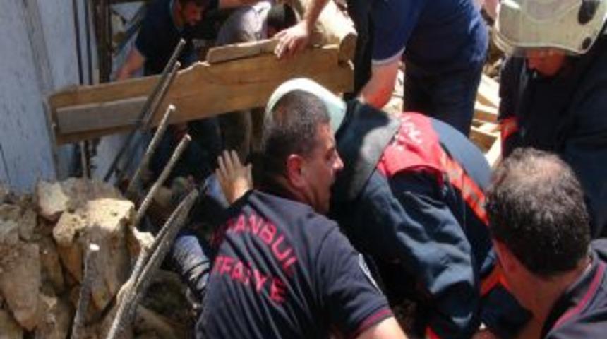 İnşaatta Toprak Kayması: 1 Iş&ccedil;i Yaralı