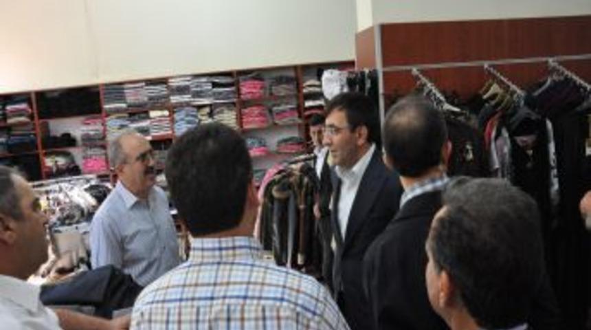 Bakan Yılmaz, Kimse Yok Mu Derneği Bing&ouml;l Şubesi'ni Ziyaret Etti