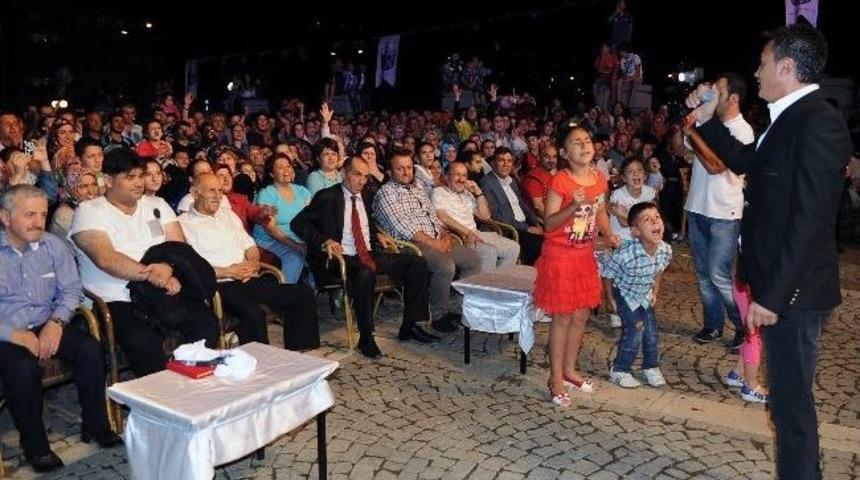 Trabzonspor Taraftar Gruplarından Dakka 61'den, Başkan G&uuml;mr&uuml;k&ccedil;&uuml;oğlu'na Plaket