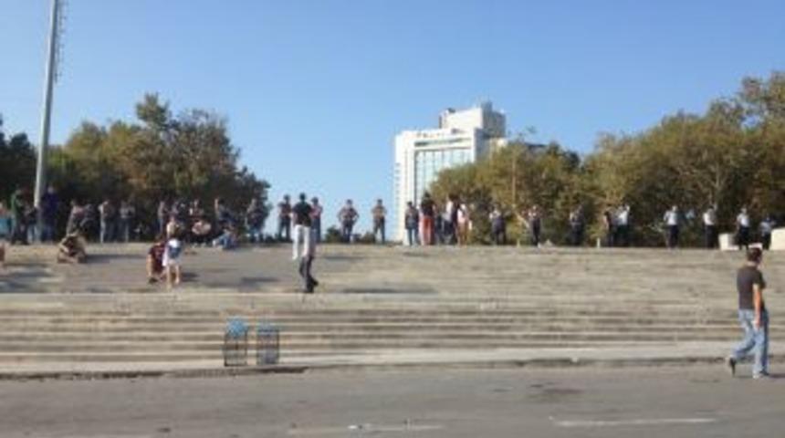 Gezi Parkı&rsquo;na Girişler Kapatıldı