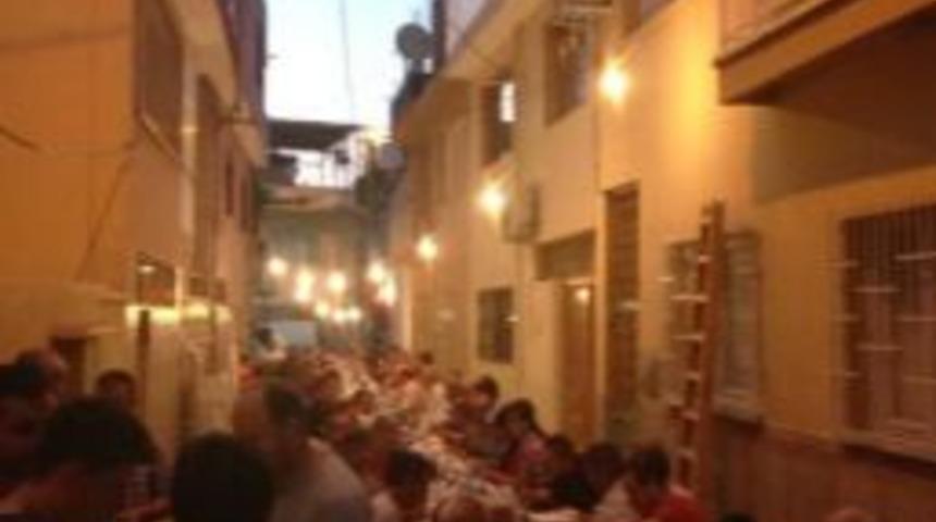 İzmir'de 750 Kişilik Kardeşlik Iftarı