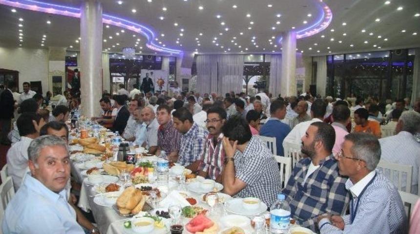 Ak Partililer İftar Yemeğinde Buluştu
