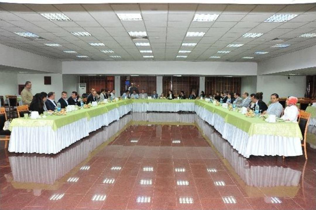 Vali Altıparmak'tan Tayini &Ccedil;ıkan Kaymakamlara Veda Yemeği