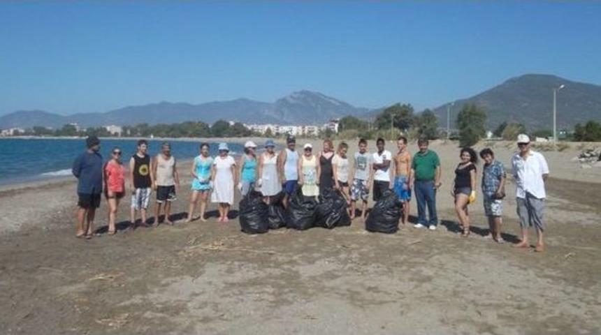 G&ouml;n&uuml;ll&uuml; Vatandaşlar Anamur Sahilini Temizledi