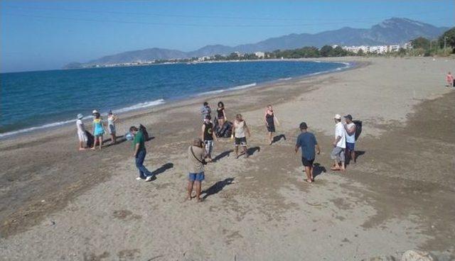 Gönüllü Vatandaşlar Anamur Sahilini Temizledi