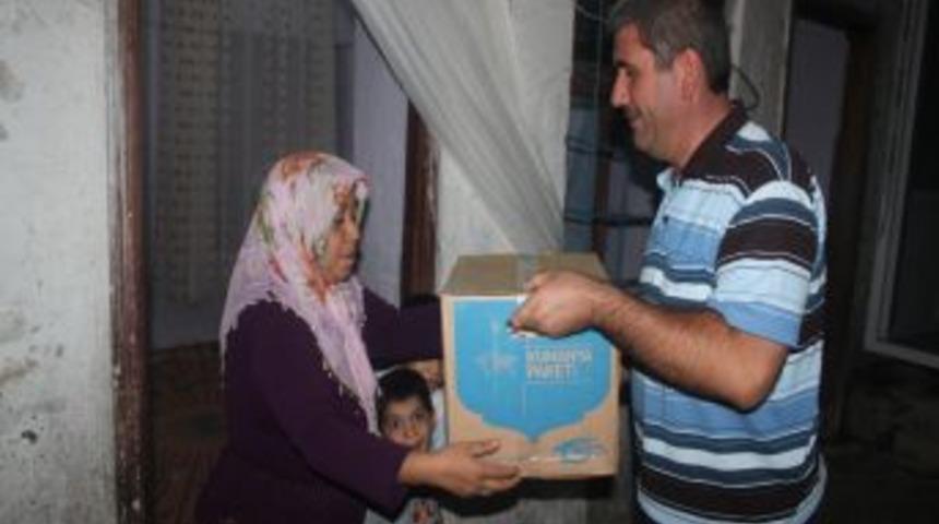 Birecik&rsquo;te 100 Aileye Gıda Yardımı