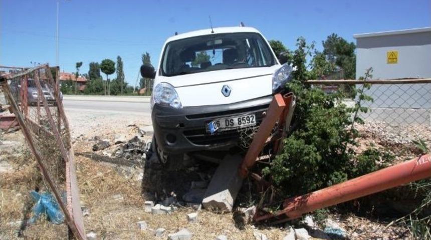 &Ccedil;ubuk'ta Trafik Kazası: 4 Yaralı
