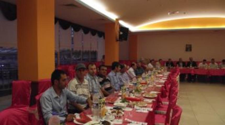 "T&uuml;rk Iş Adamları Kabuğunu Kırıp Yurt Dışı Pazarına A&ccedil;ılmalı"