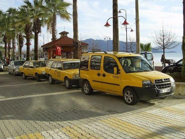 Marmaris'te Hızlı Giden Taksi Ve Dolmuş Tepkisi