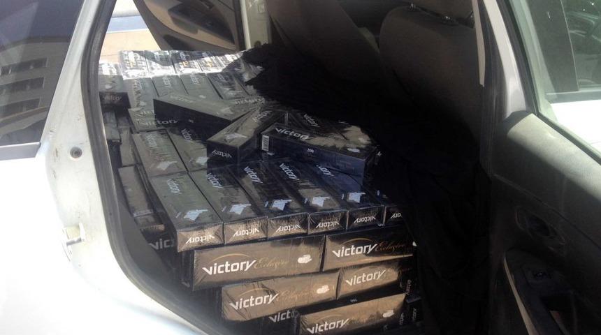 Polisten Ka&ccedil;ıp Kaza Yapan Ara&ccedil;tan Ka&ccedil;ak Sigara &Ccedil;ıktı