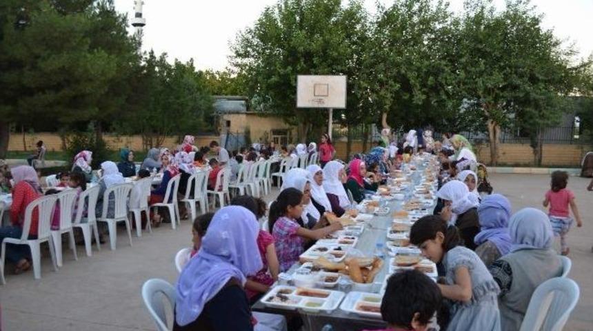 Hilvan&rsquo;da Kaymakamlık İftar Yemekleri Devam Ediyor