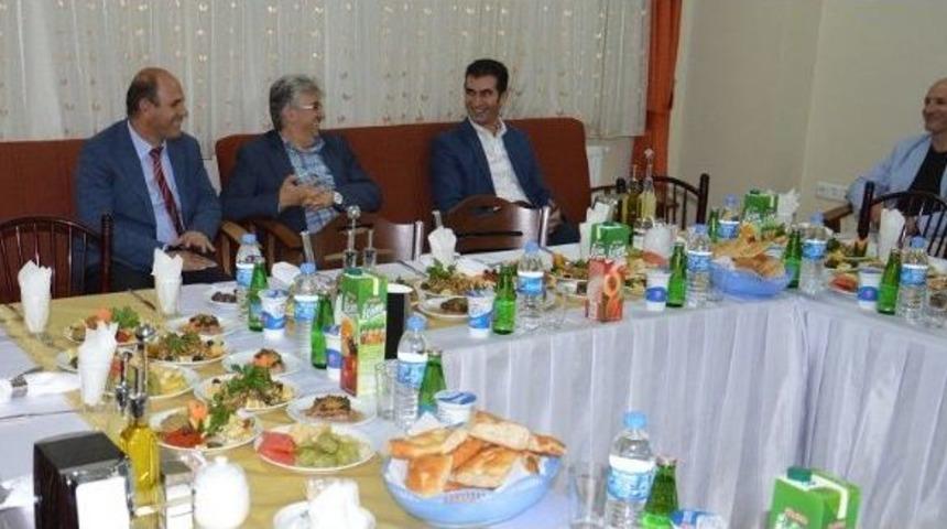 Kars Valisi İftarını Sultan Alparslan Koleji&rsquo;nde A&ccedil;tı