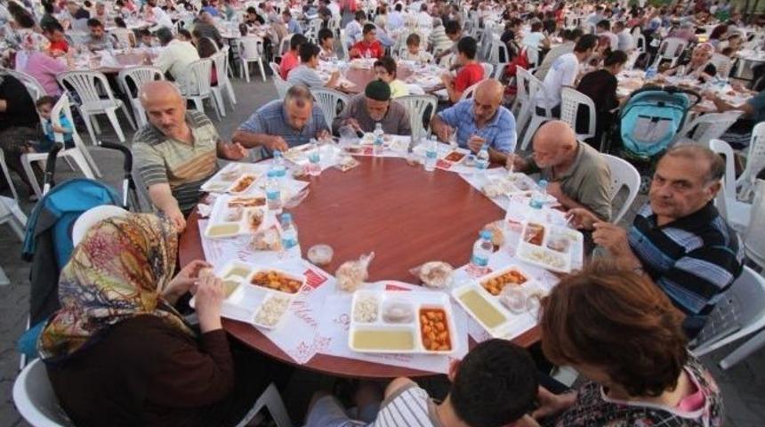 Gaziemir Chp'nin Bereketli İftarı