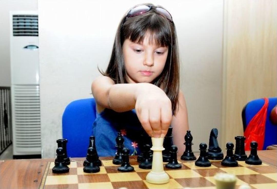 Aliağa, Satran&ccedil;ta İddialı